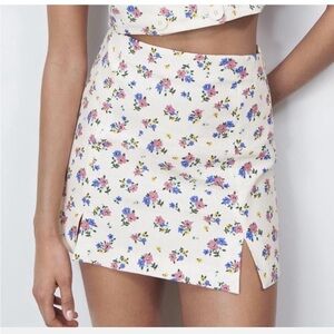 Zara Blended Linen Floral Print Mini Skirt.
